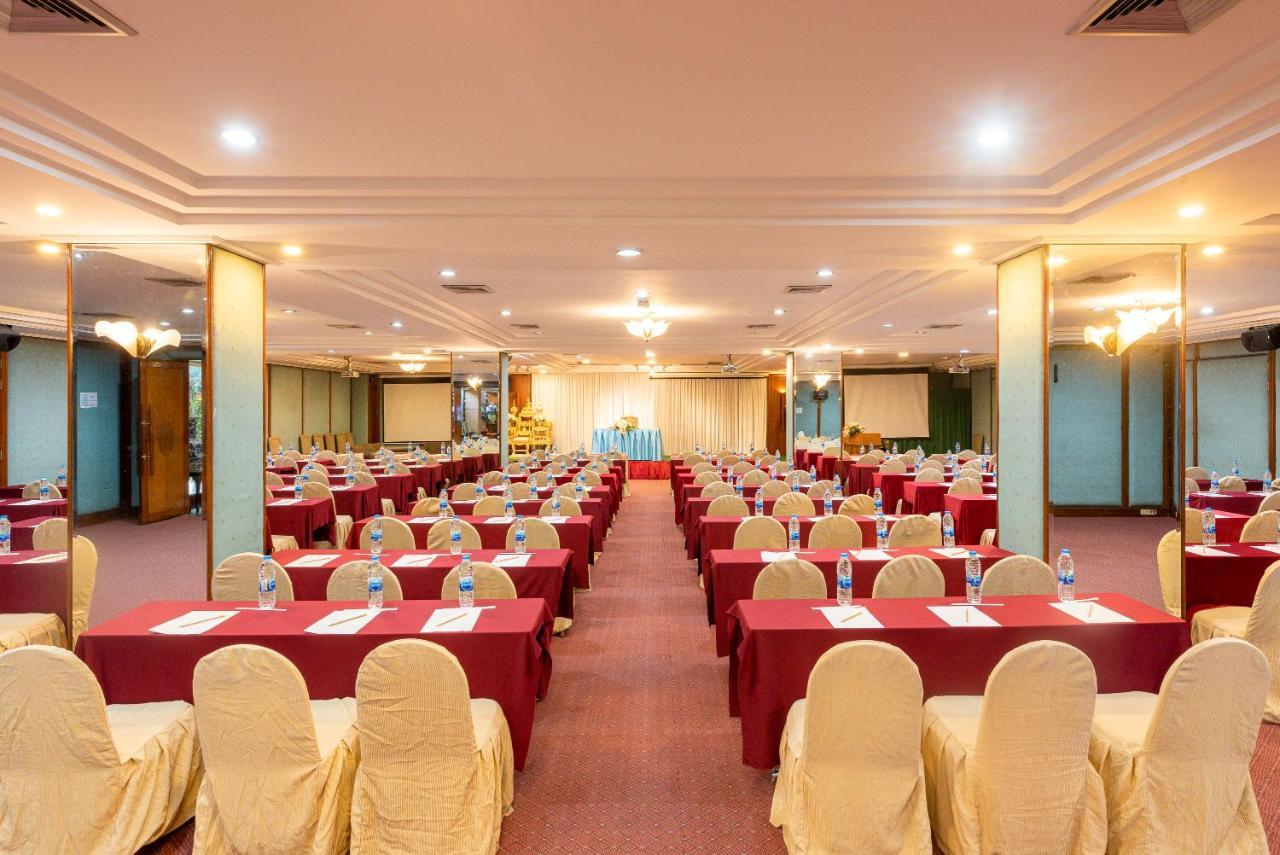 Nonthaburi Palace Hotel Exterior foto